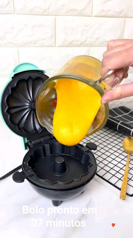 Mini máquina para fazer  Bolo antiaderente #maquinaparafazerbolo#maquina#bolo#cozinha