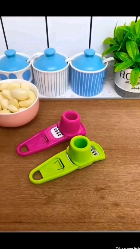Dê uma olhada em KIT 2 Ralador de alho multifuncional, moedor de alho em aço inoxidável para cozinha doméstica. #shopeebrasil #shopee