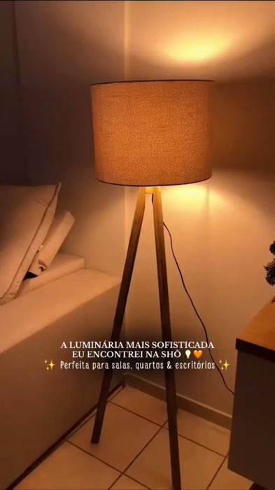 A luminária de chão perfeita pra deixar a casa aconchegante e elegante ✨ #decor #luminaria #aconchego