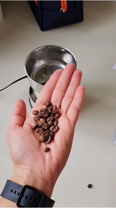 Moedor de café - O segredo do café fresquinho e temperos moídos na hora! ☕✨ #cafe #cozinha #utilidadesdomesticas #moedordecafe #gastronomia