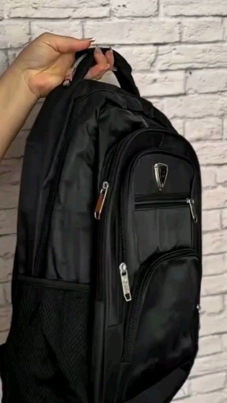 Mochila escolar super resistente com vários repartição e impermeável..