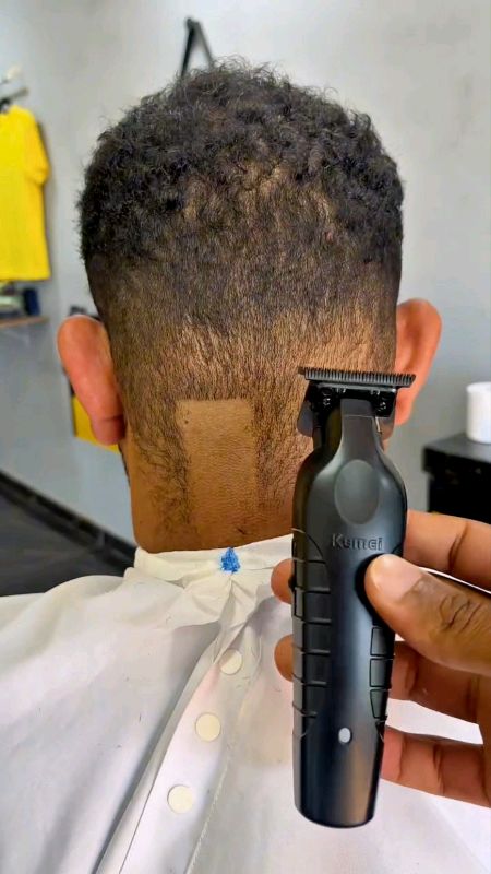 Máquina de cortar cabelo elétrica KEMEI KM-2299 Cortador#máquina #cabelo #kimei #elétrica #barbeiros #salãodebeleza #cortes