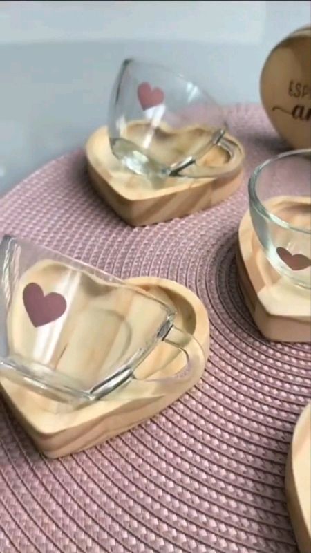 Jogo de xícara de café com pores madeira coracao#xicara #jogoxicara #xicaracoracao #cafe #cantinhocafe #cofee #cafeteria #kit #kitxicara