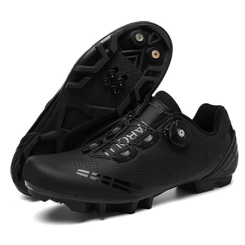 Adequado para calçados de ciclismo de montanha e estrada de cano baixo, calçados com sistema de travamento SPD QTNP.